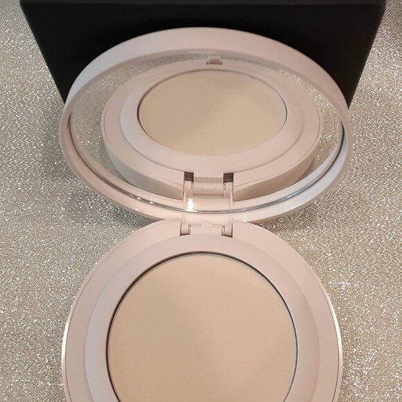 Laura Mercier Translucent Pressed Setting Powder Ultra-Blur - Picture 5 of 5